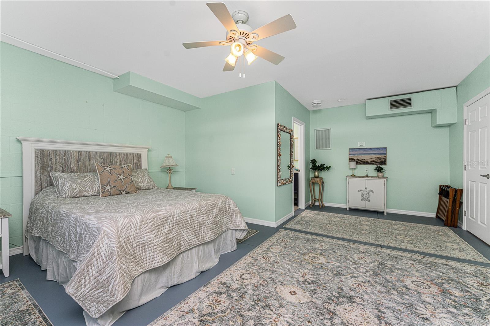 Image 46 of 76 For 2845 Beach Road