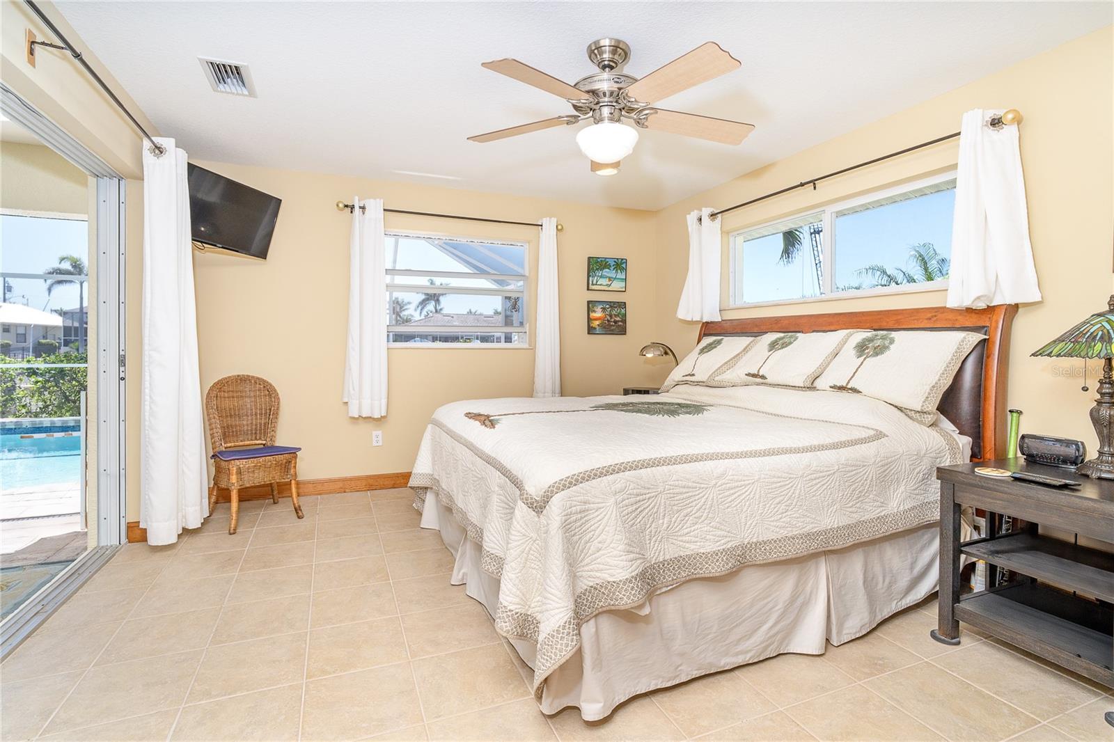 Image 42 of 80 For 471 Capri Isles Court