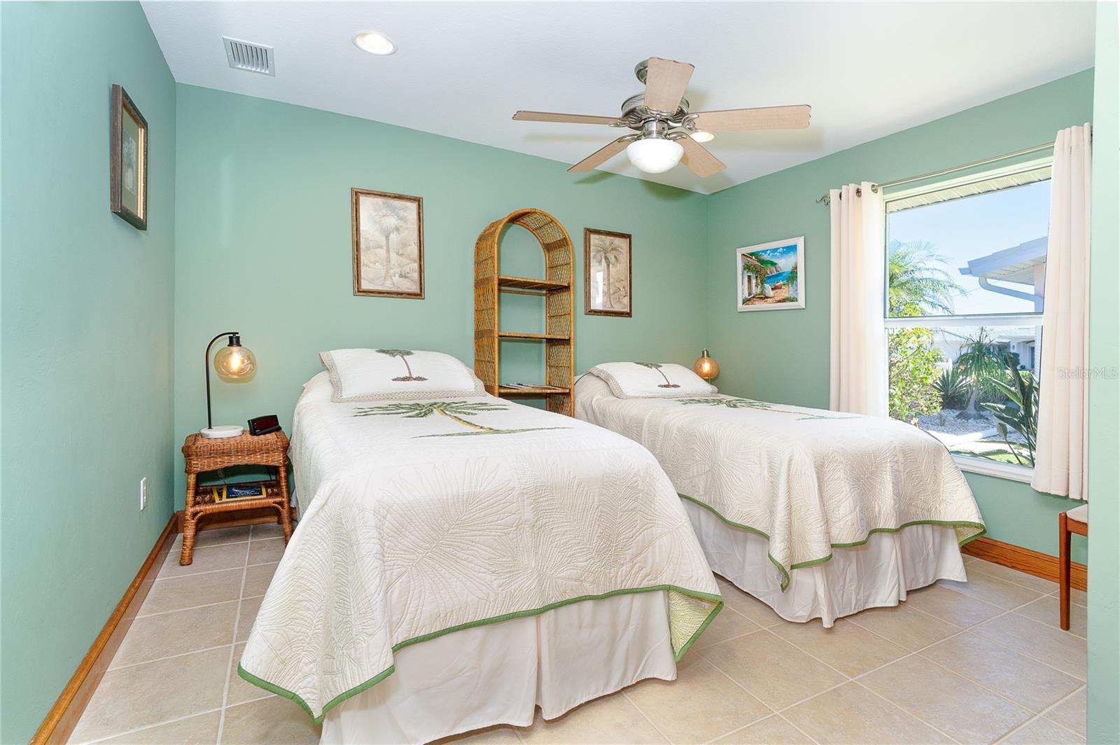 Image 49 of 80 For 471 Capri Isles Court