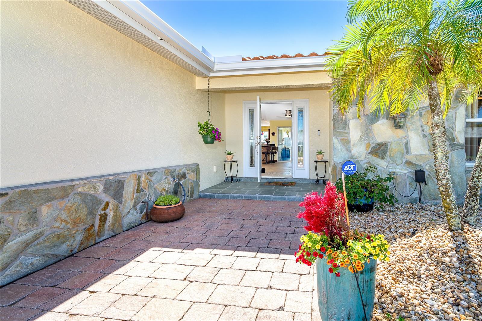 Image 6 of 80 For 471 Capri Isles Court