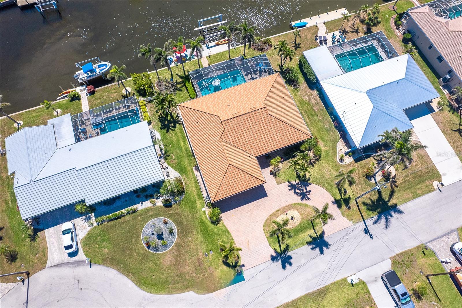 Image 61 of 80 For 471 Capri Isles Court