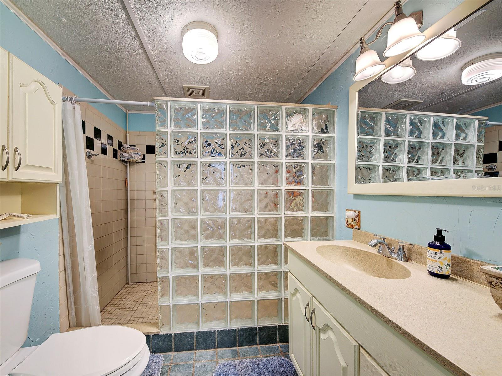 Image 28 of 66 For 1800 Englewood Road 32a