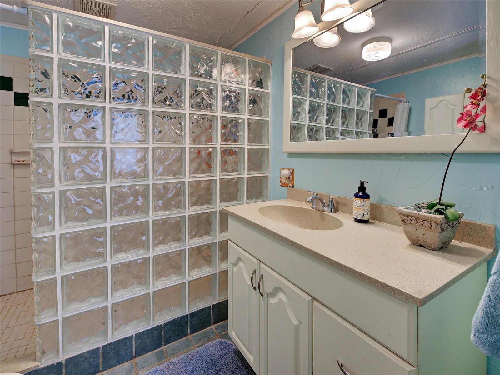 Image 29 of 66 For 1800 Englewood Road 32a