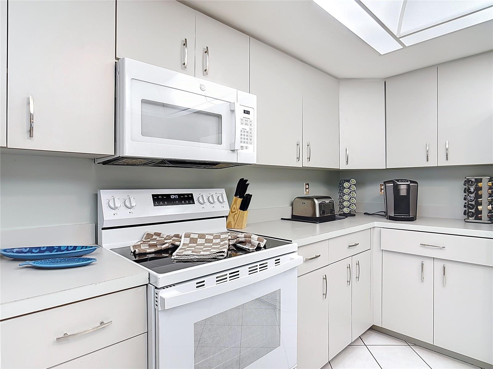 Image 23 of 53 For 290 Rotonda Circle