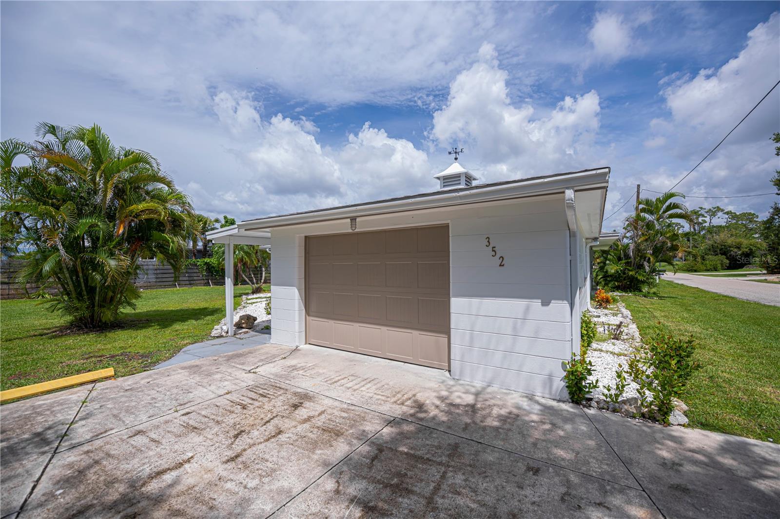 Image 12 of 69 For 352 Oak Street