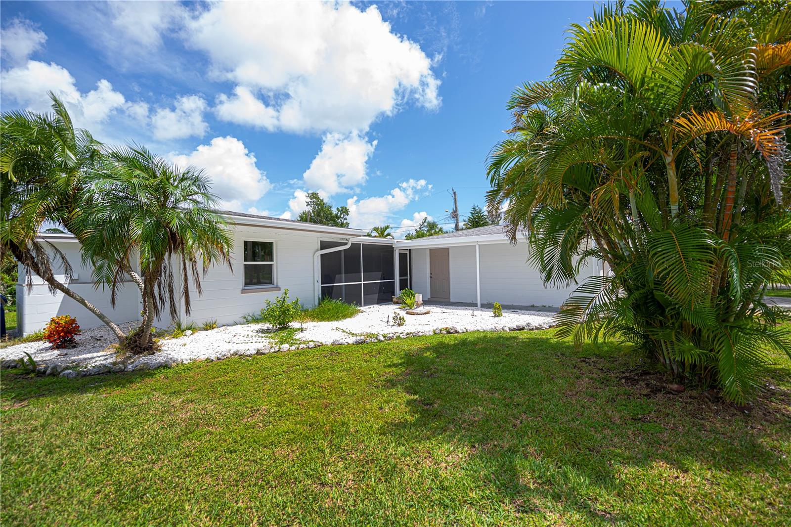 Image 13 of 69 For 352 Oak Street