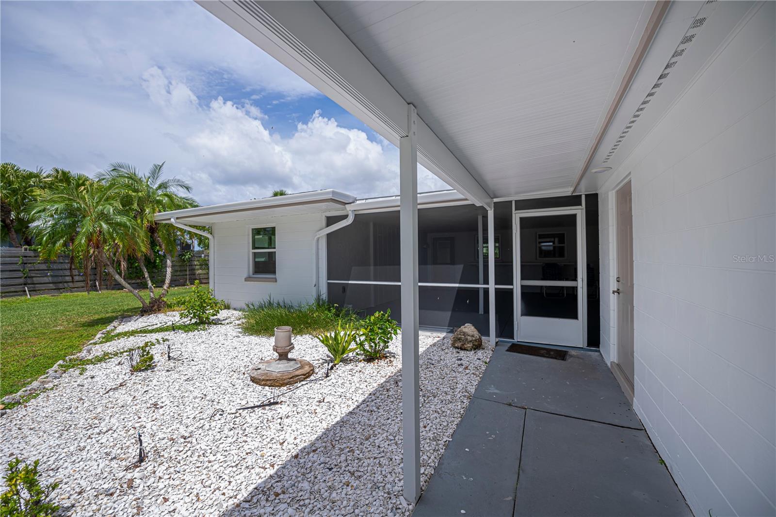 Image 14 of 69 For 352 Oak Street