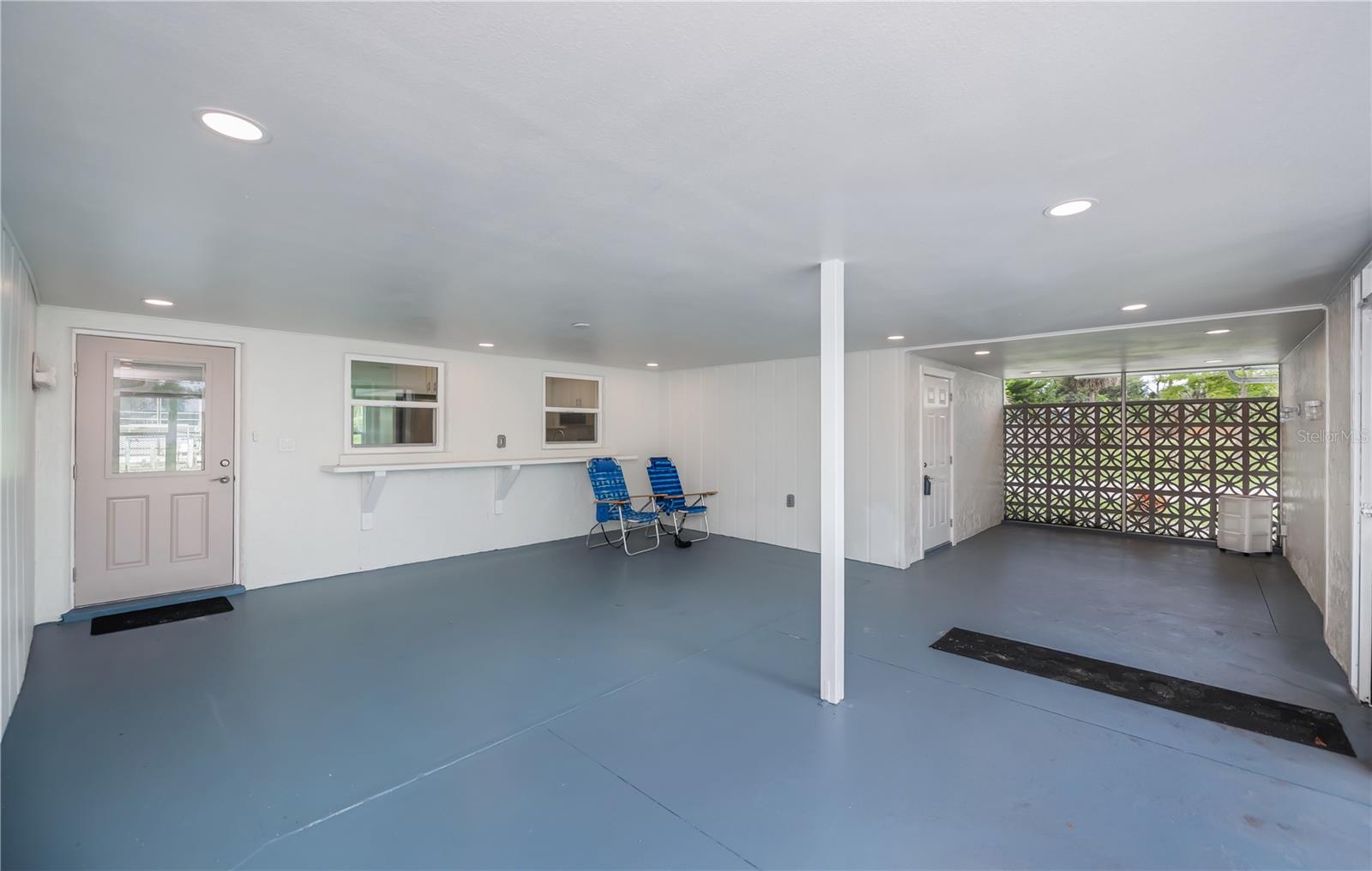 Image 15 of 69 For 352 Oak Street