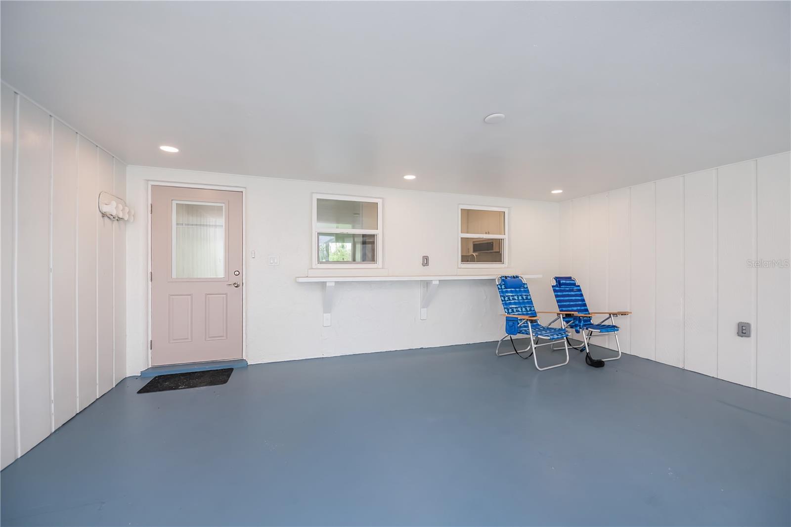 Image 18 of 69 For 352 Oak Street