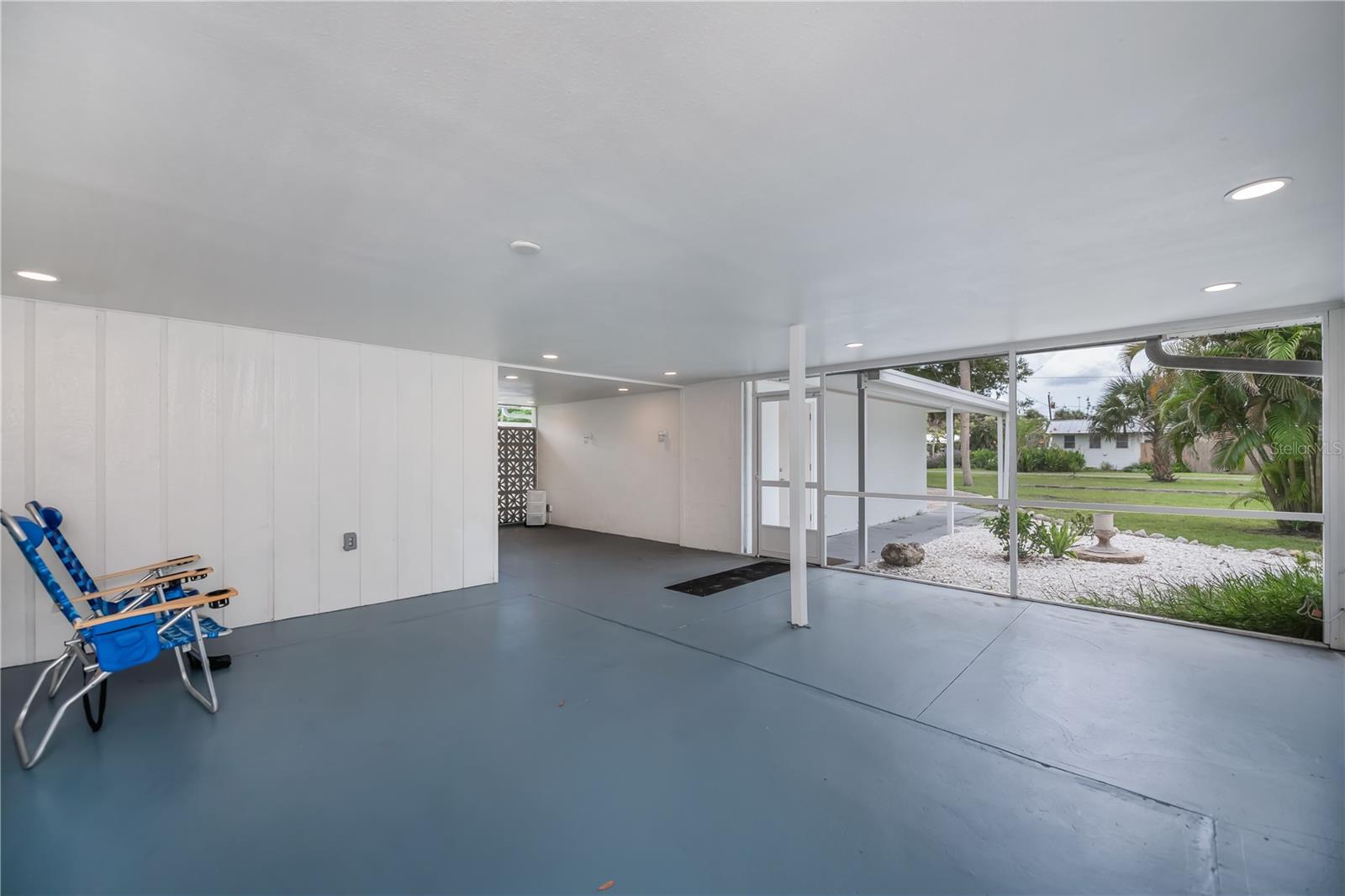 Image 19 of 69 For 352 Oak Street