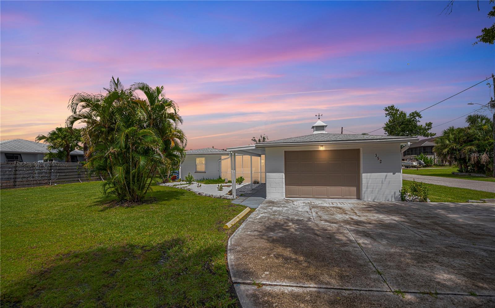 Image 2 of 69 For 352 Oak Street