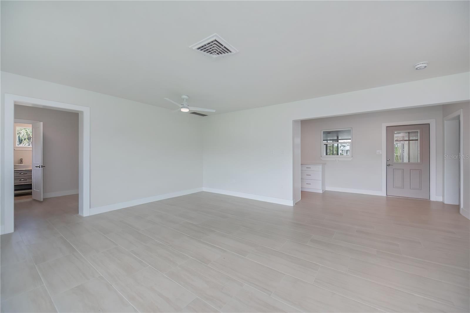 Image 25 of 69 For 352 Oak Street