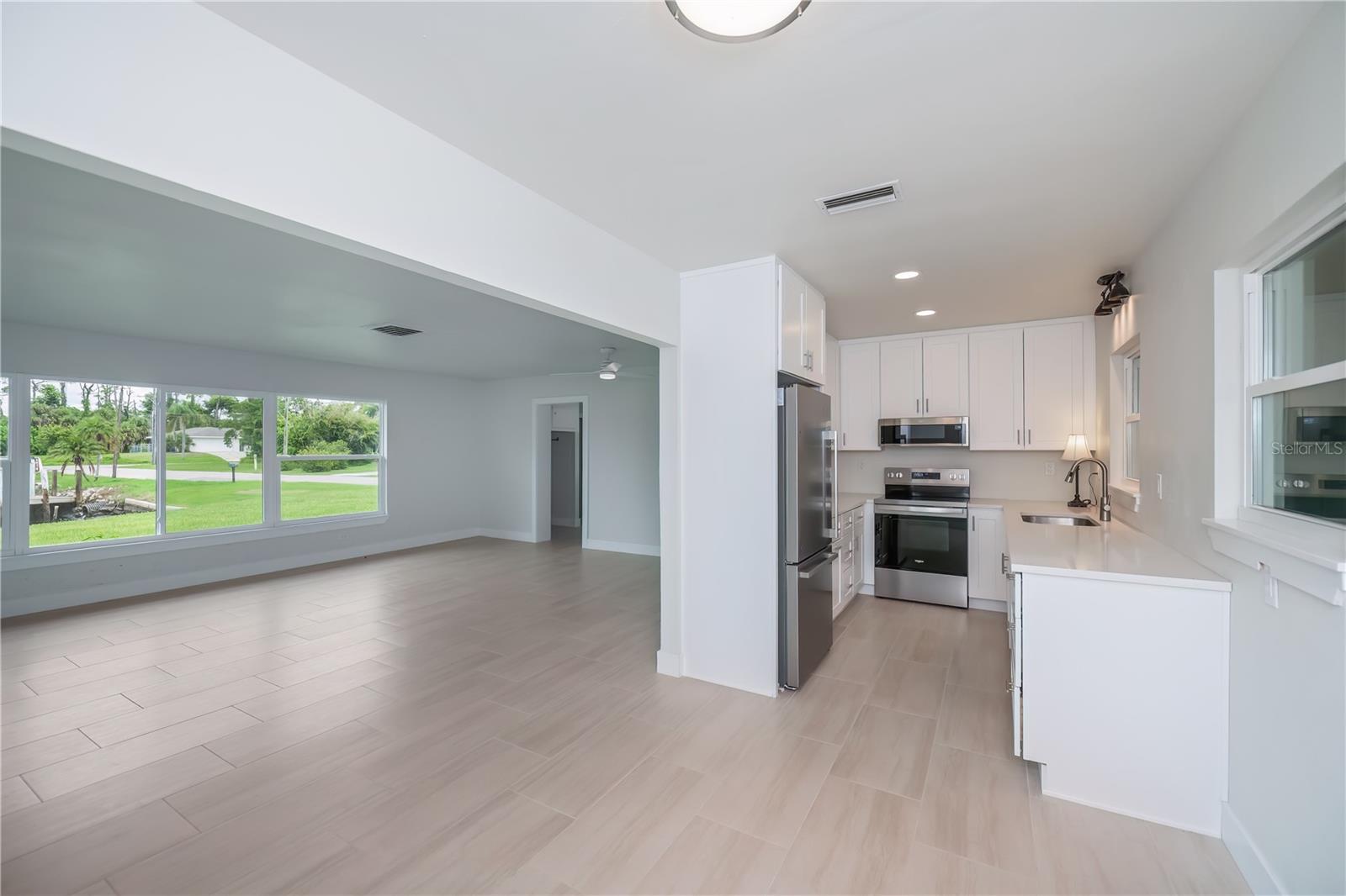 Image 26 of 69 For 352 Oak Street