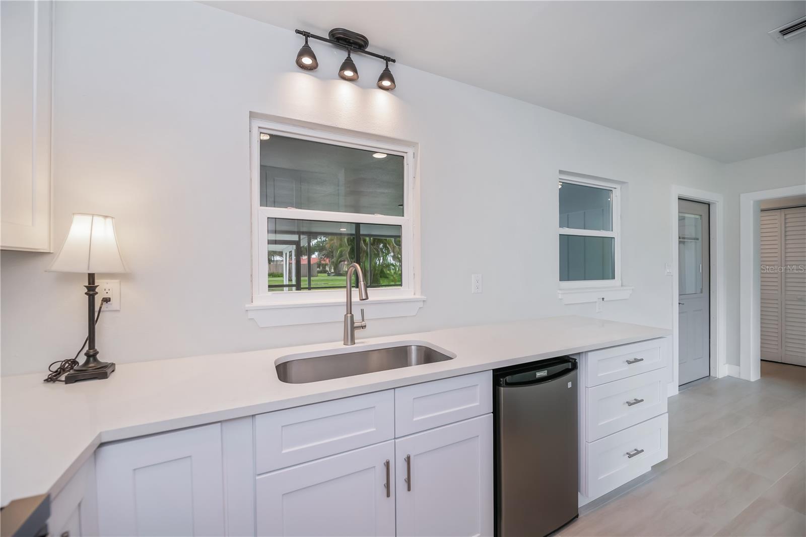 Image 29 of 69 For 352 Oak Street