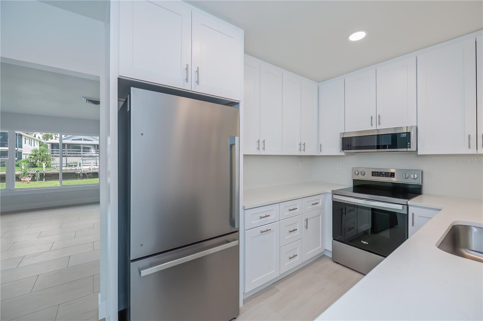 Image 30 of 69 For 352 Oak Street