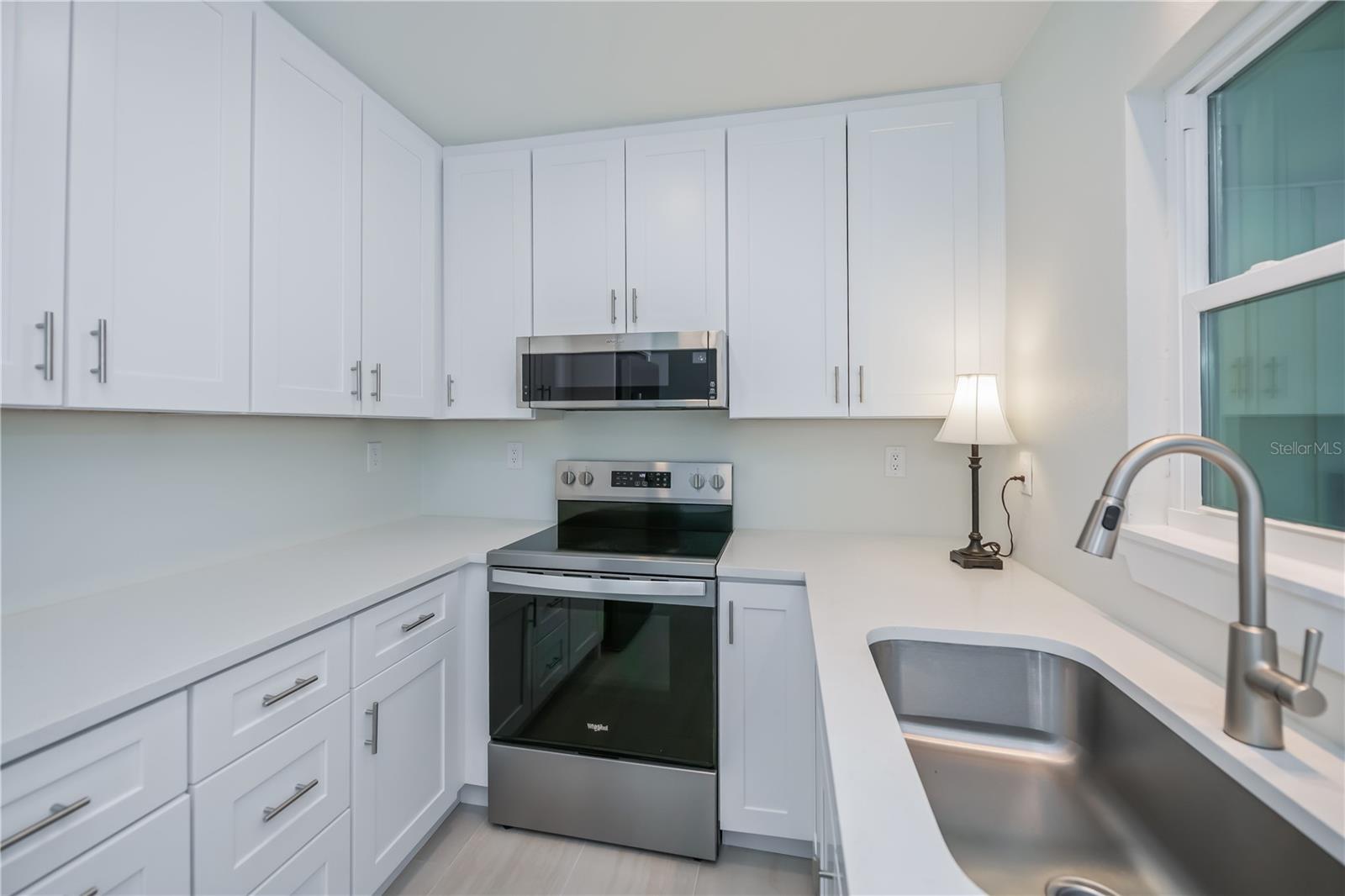 Image 31 of 69 For 352 Oak Street