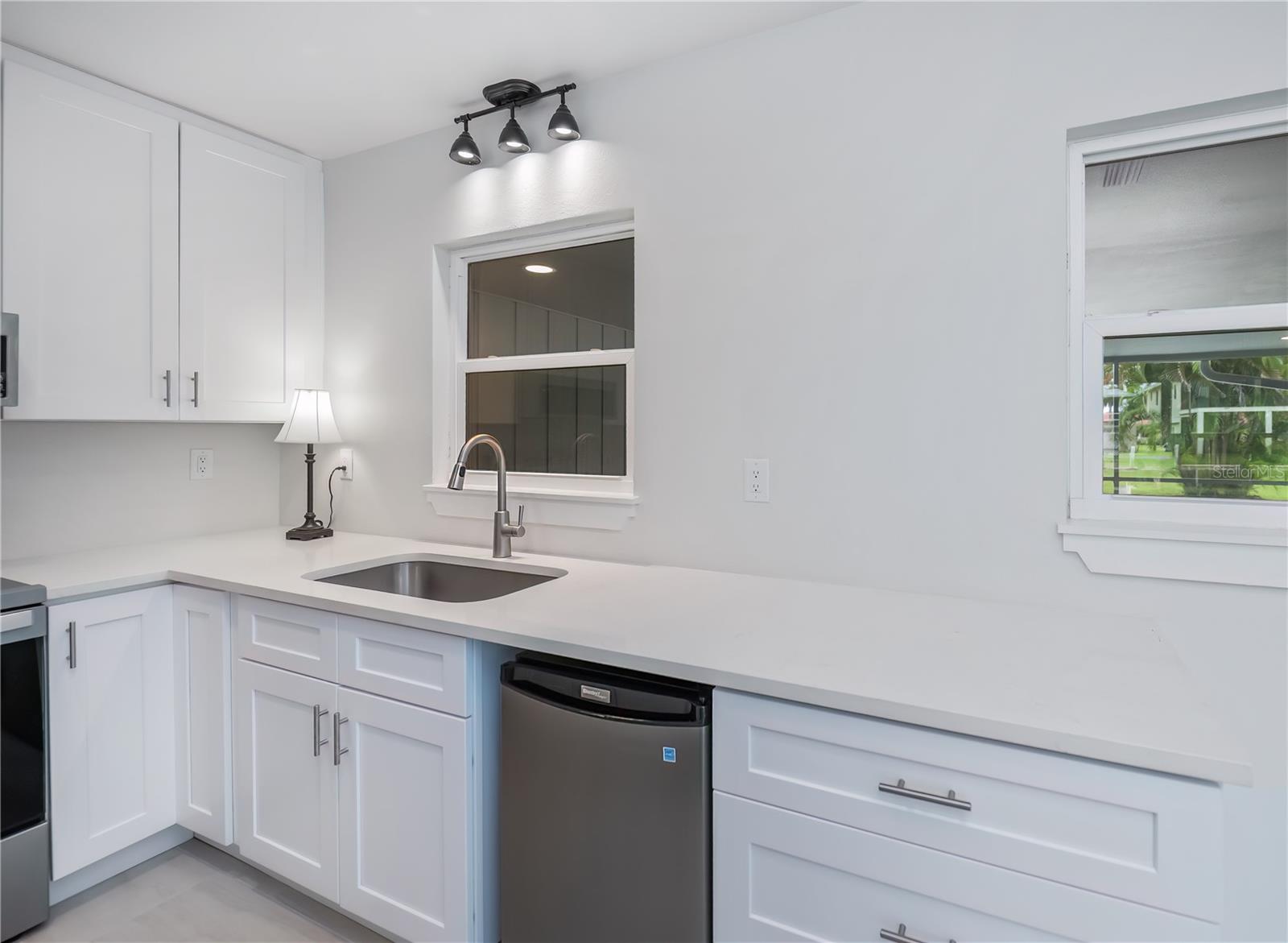 Image 32 of 69 For 352 Oak Street