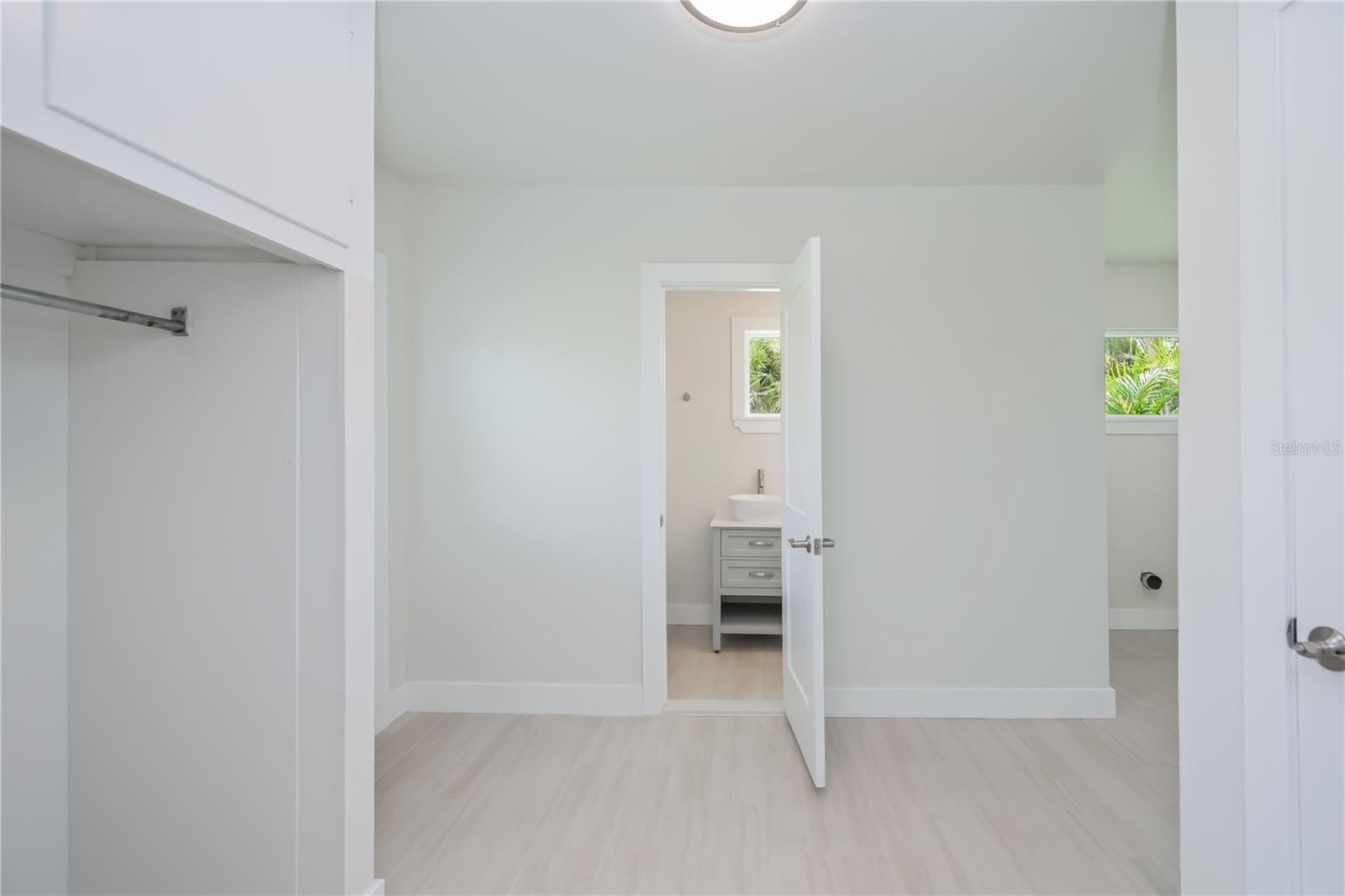 Image 36 of 69 For 352 Oak Street