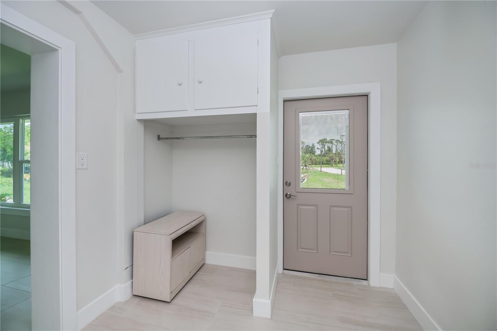 Image 37 of 69 For 352 Oak Street