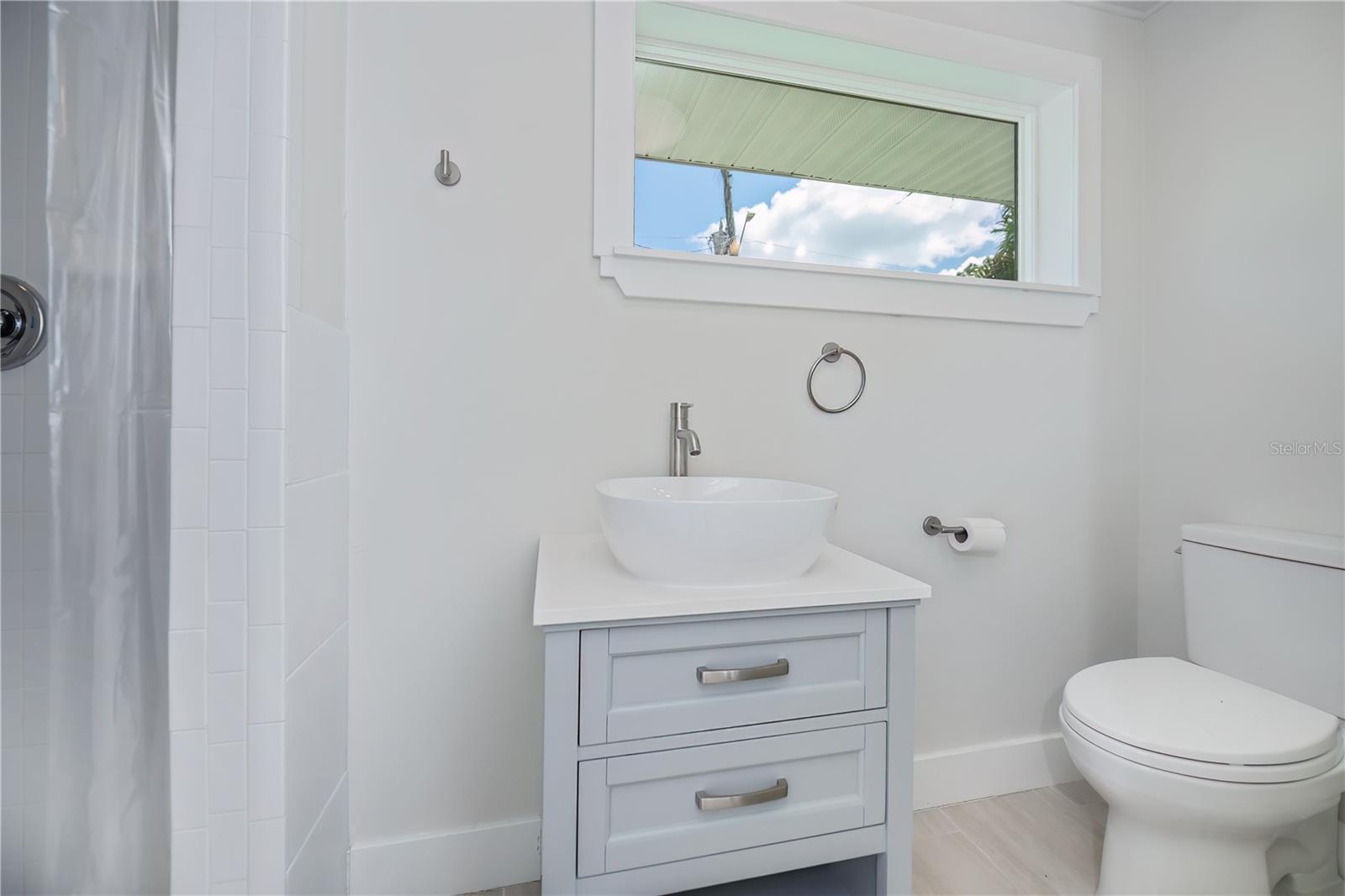 Image 38 of 69 For 352 Oak Street