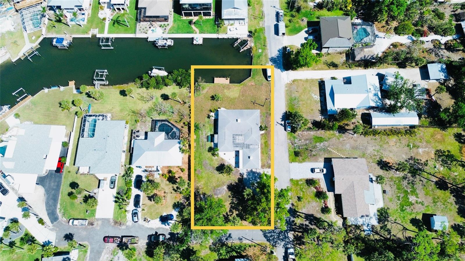 Image 4 of 69 For 352 Oak Street