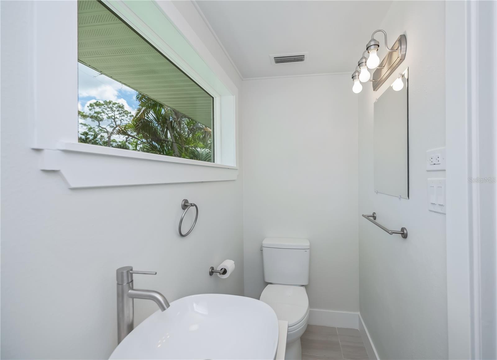 Image 40 of 69 For 352 Oak Street