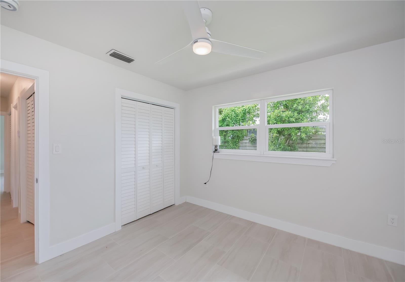 Image 43 of 69 For 352 Oak Street