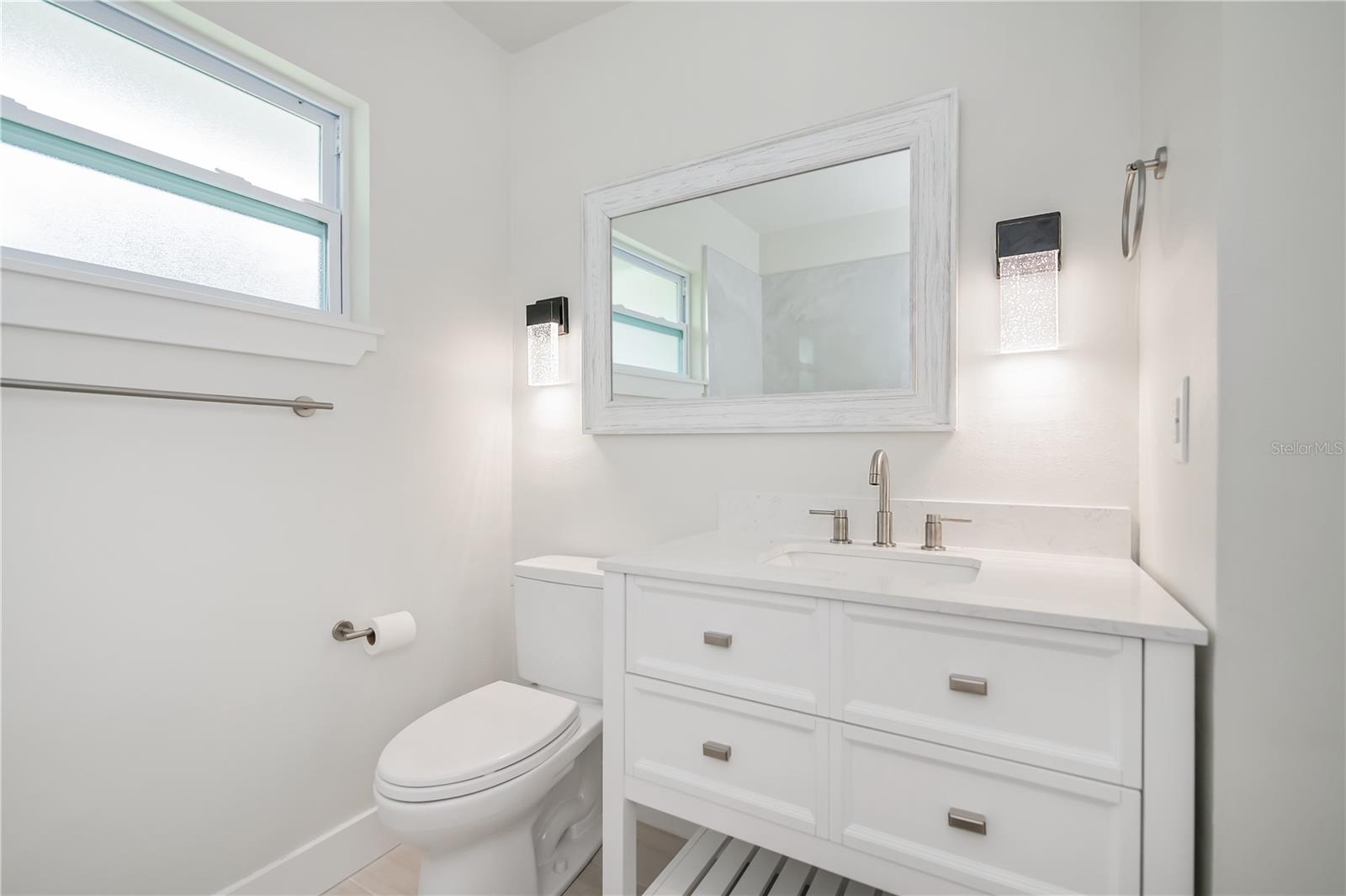 Image 49 of 69 For 352 Oak Street