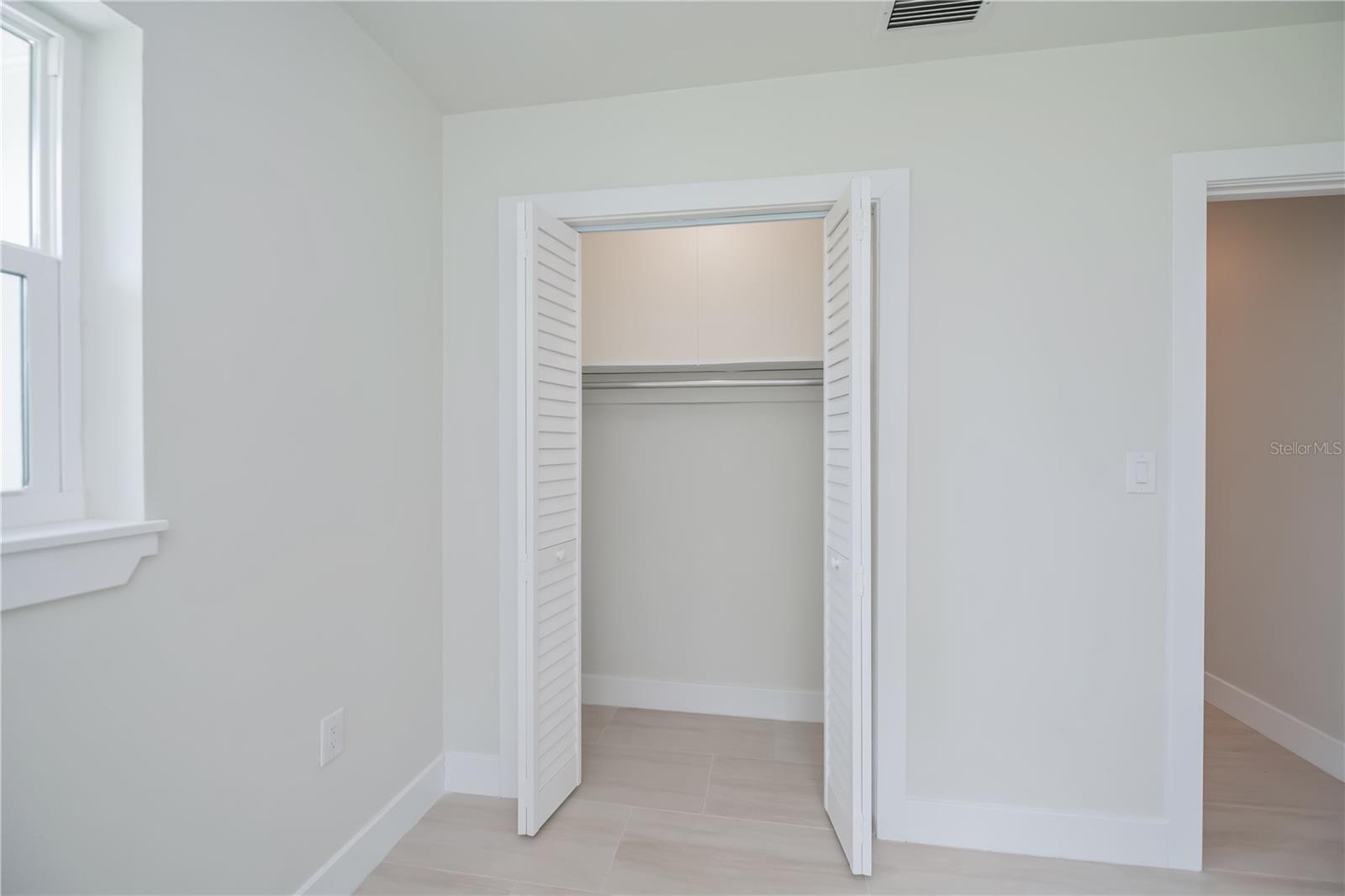 Image 53 of 69 For 352 Oak Street