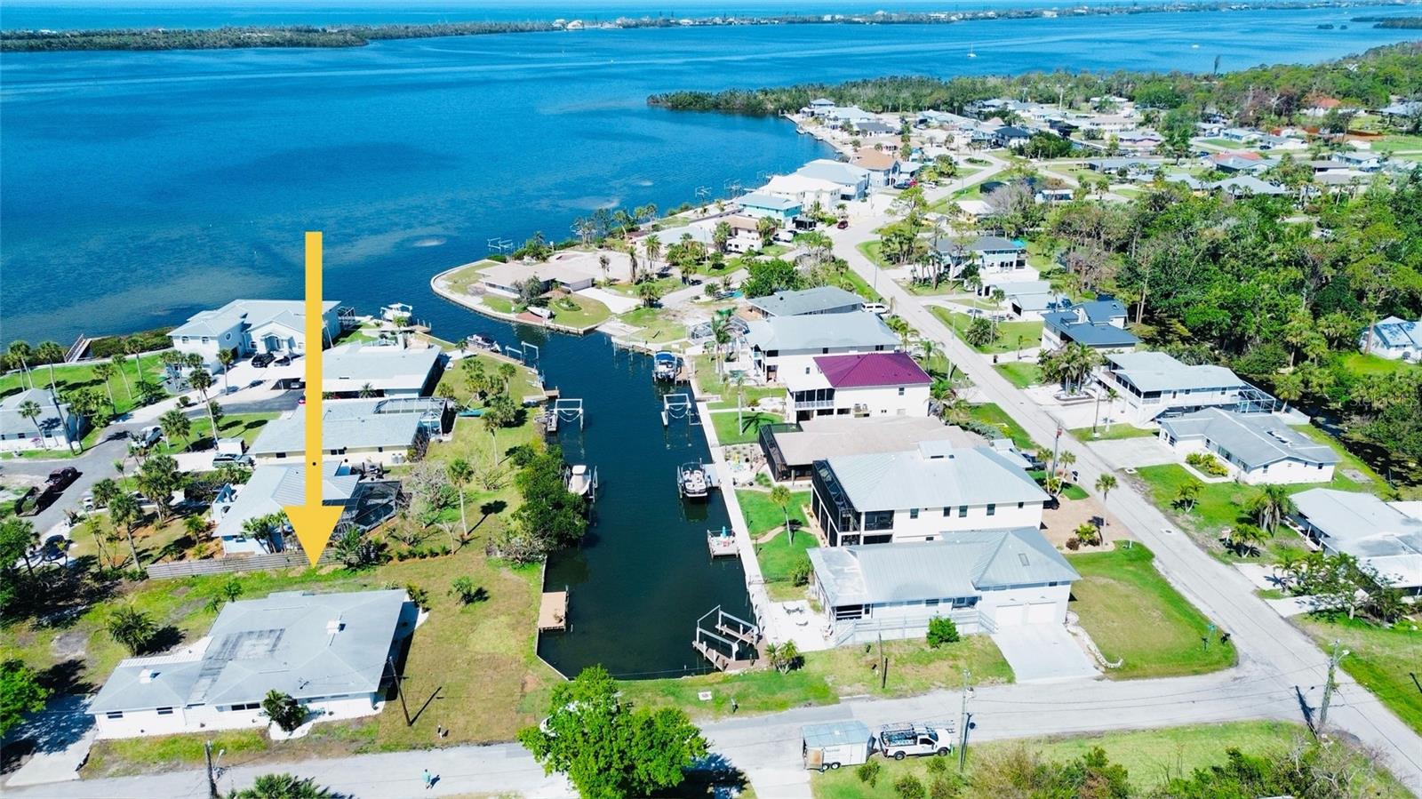 Image 6 of 69 For 352 Oak Street