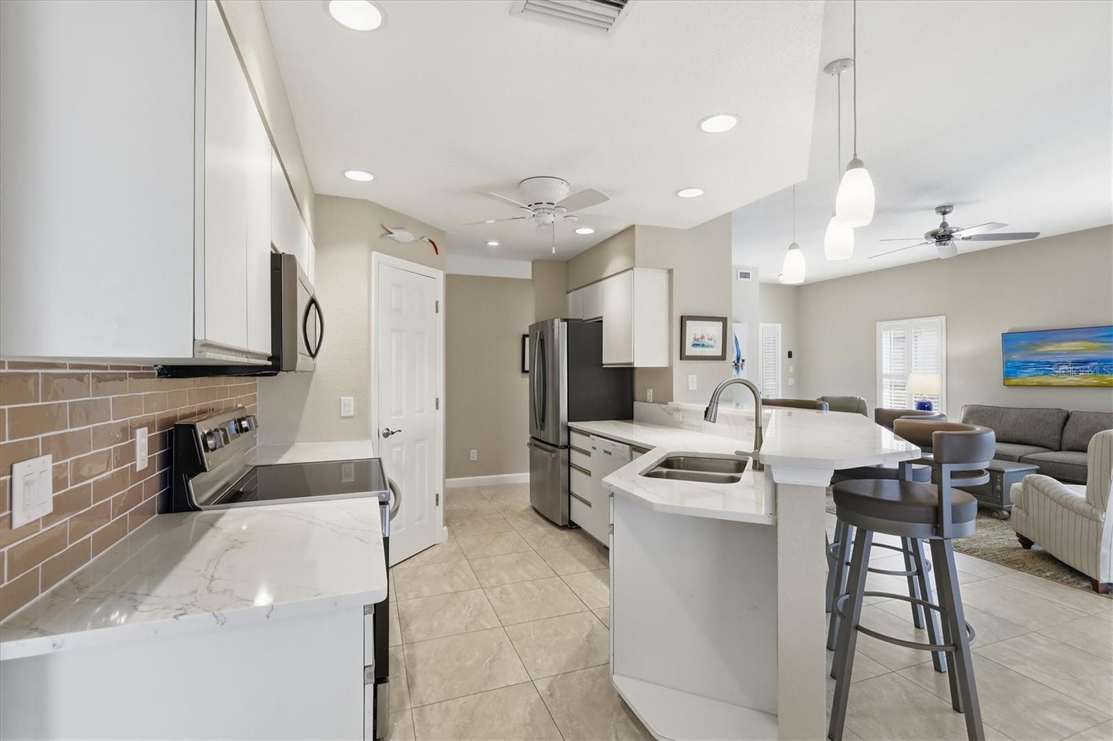 Image 12 of 72 For 14017 Willow Glen Court 104