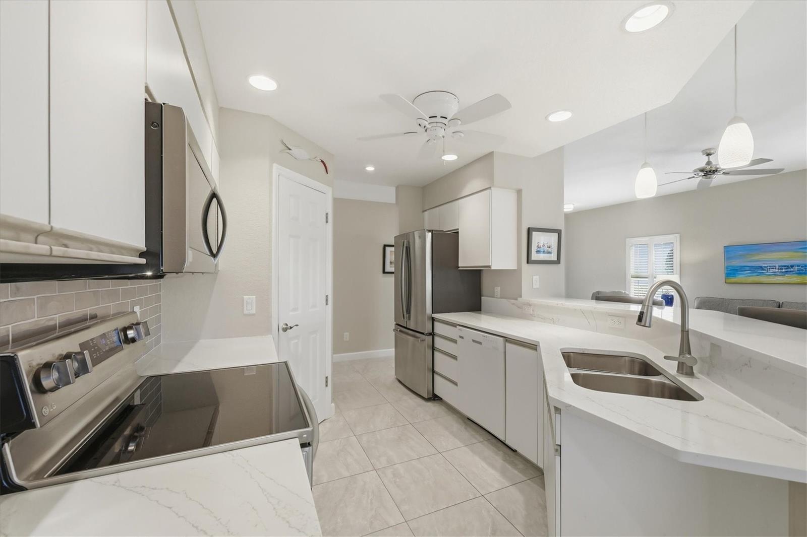 Image 13 of 72 For 14017 Willow Glen Court 104