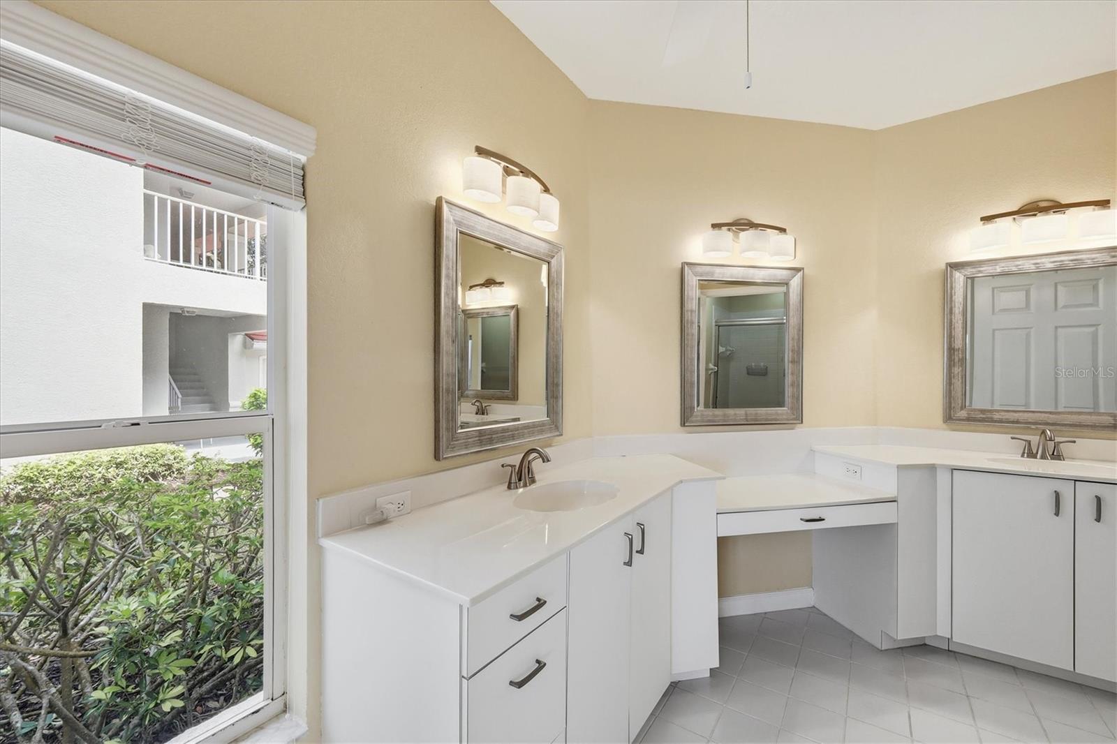 Image 25 of 72 For 14017 Willow Glen Court 104