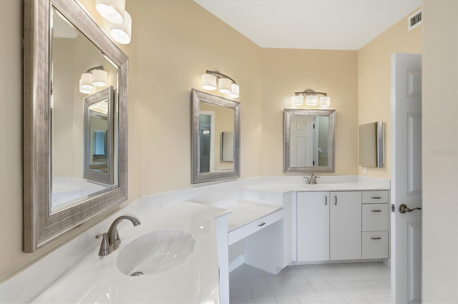 Image 26 of 72 For 14017 Willow Glen Court 104