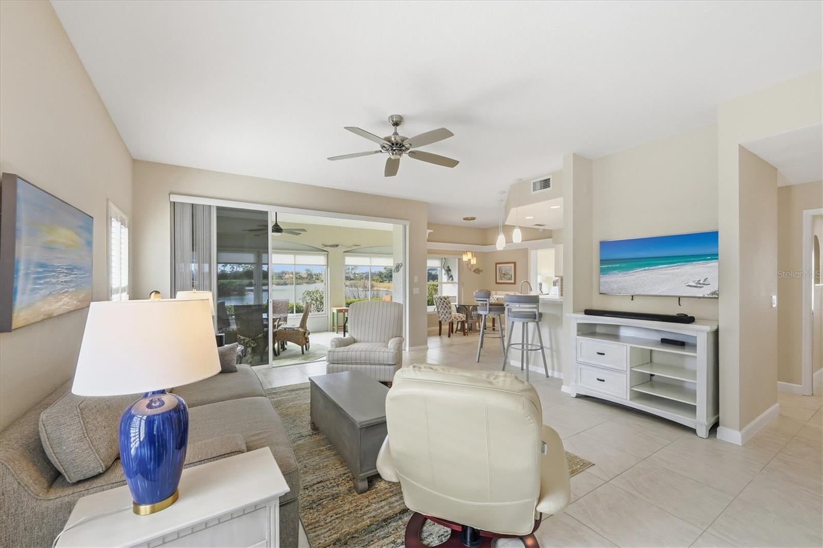 Image 8 of 72 For 14017 Willow Glen Court 104