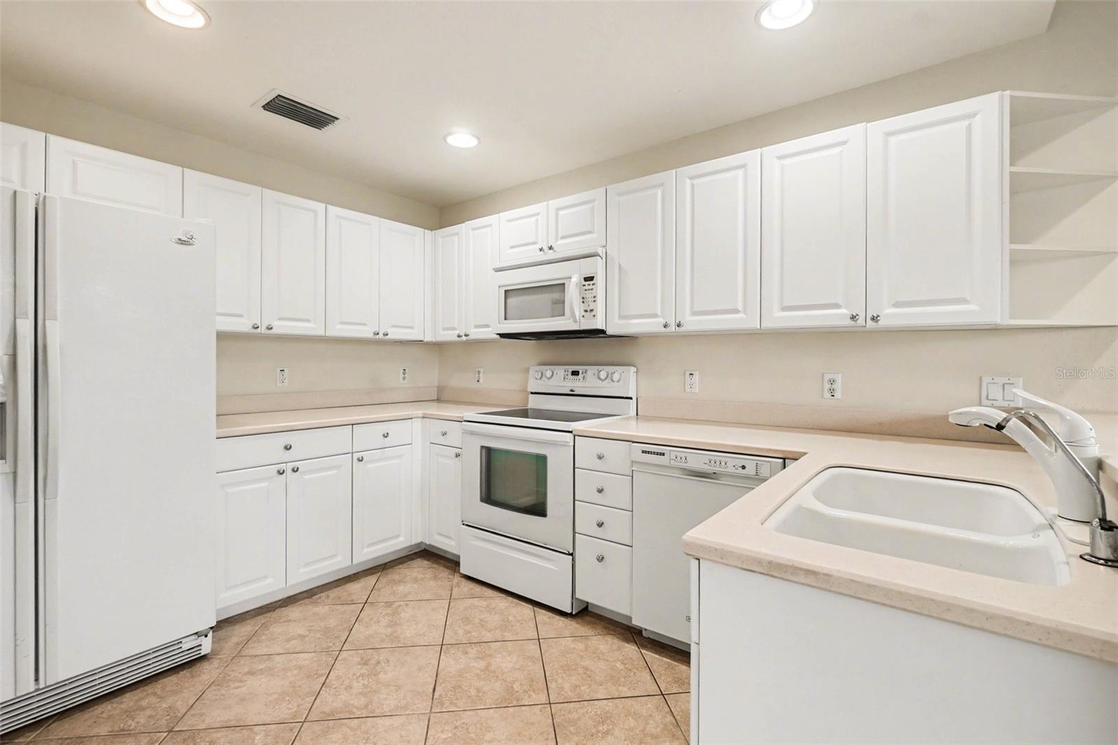 Image 11 of 53 For 4683 Club Drive 101