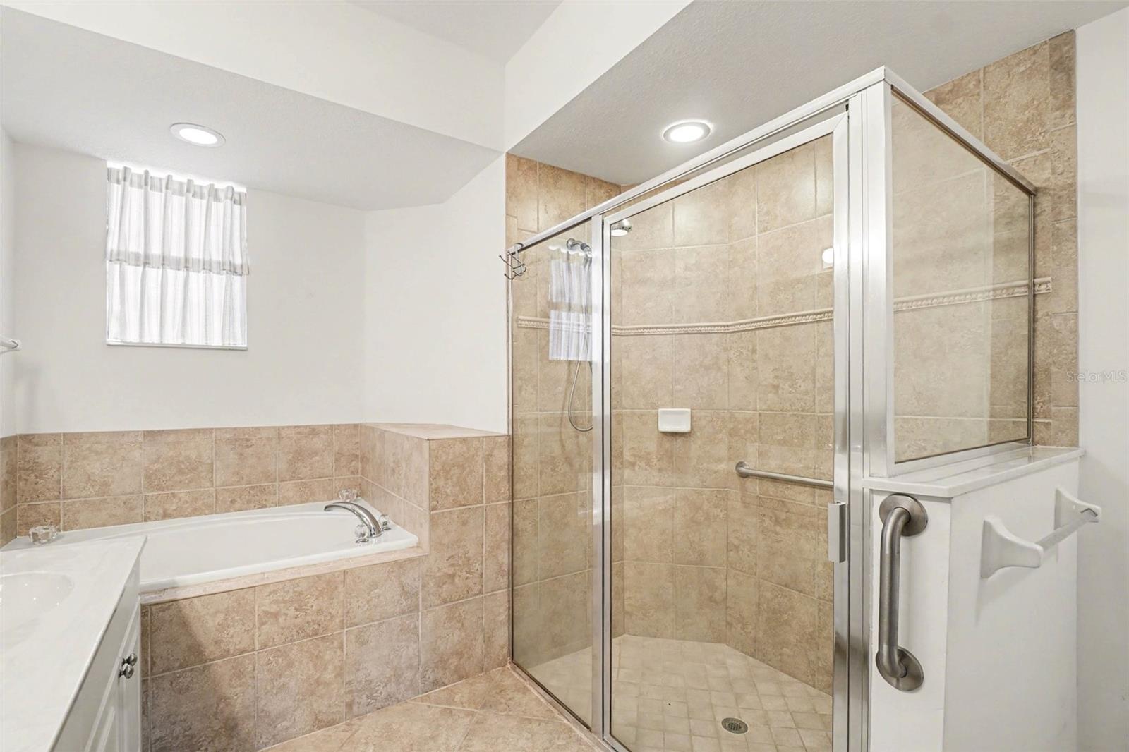 Image 18 of 53 For 4683 Club Drive 101