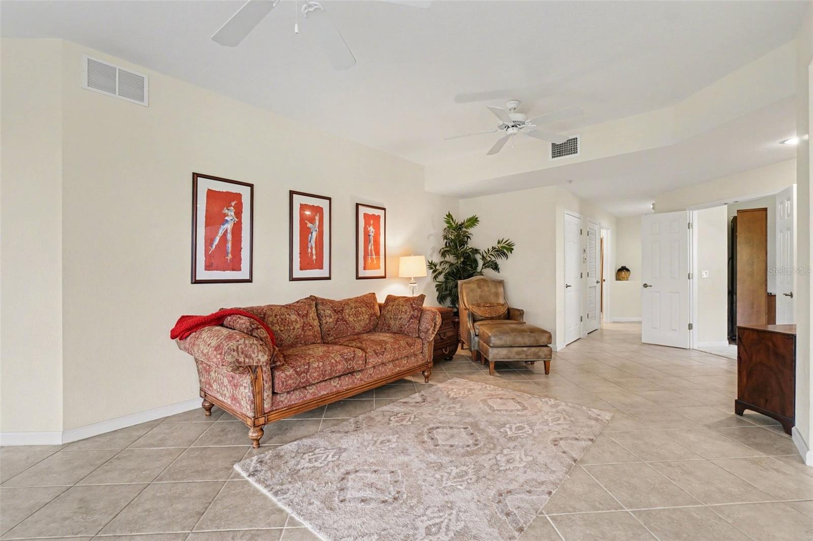 Image 5 of 53 For 4683 Club Drive 101