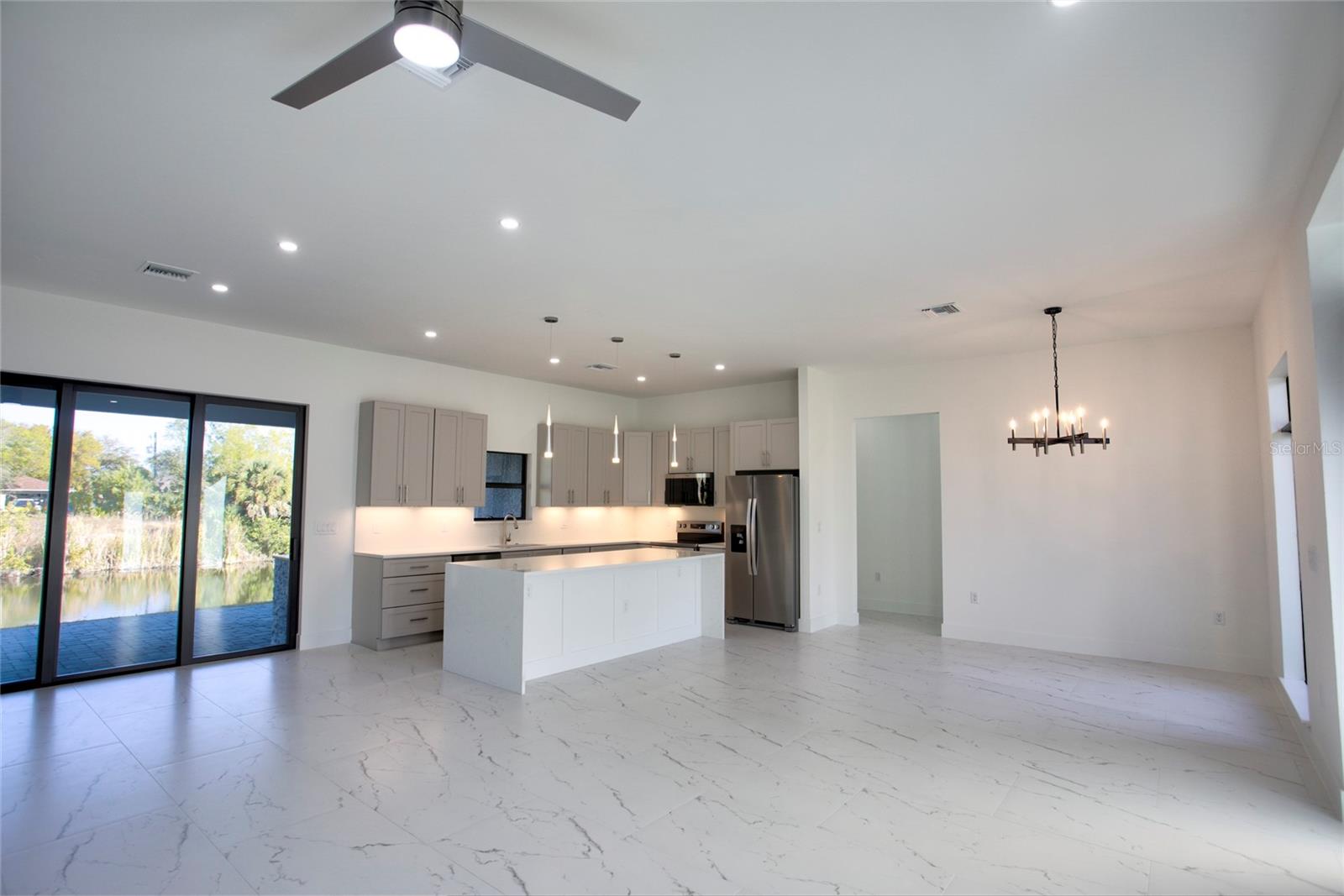 Image 12 of 58 For 9574 Salt Lake Street