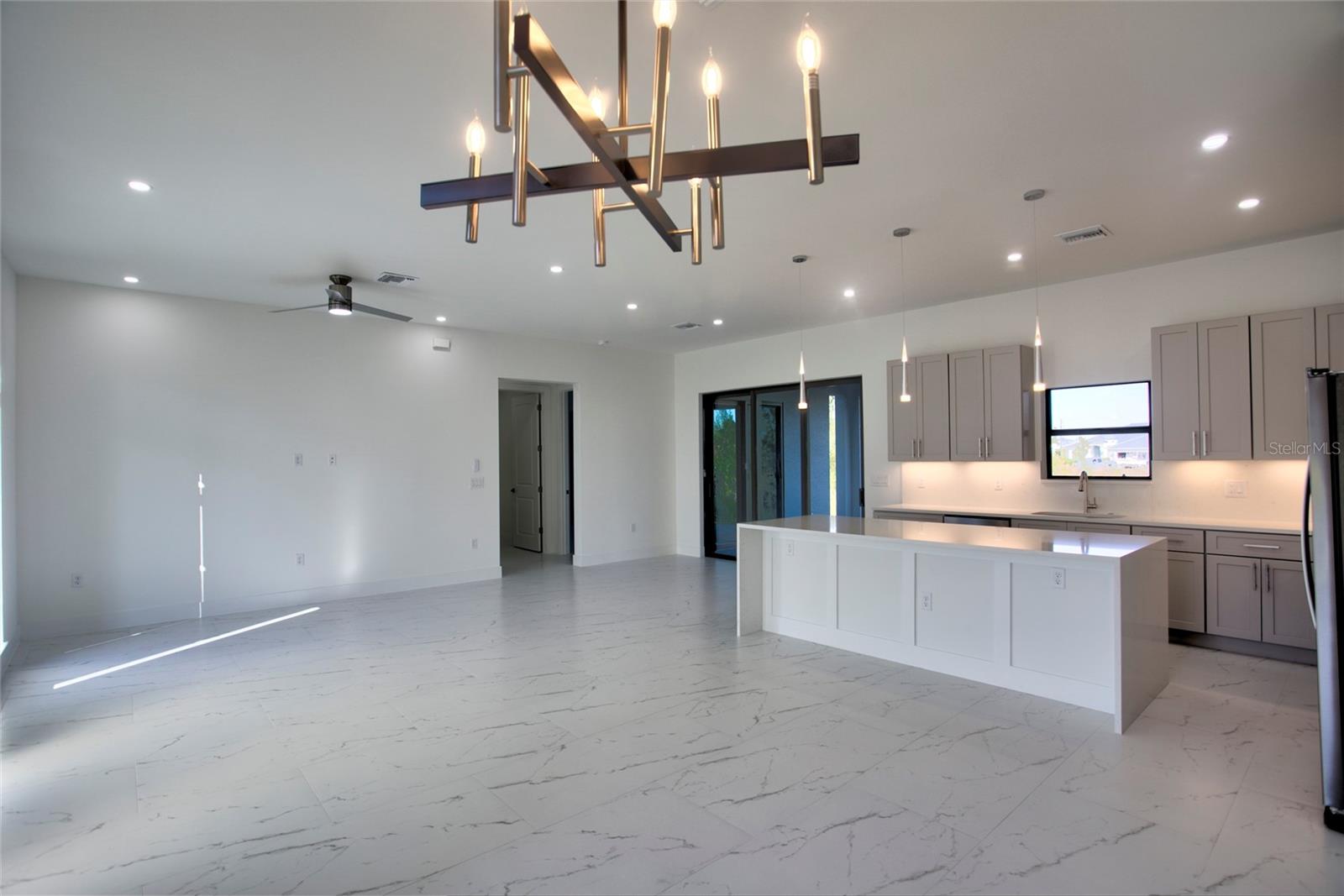 Image 14 of 58 For 9574 Salt Lake Street