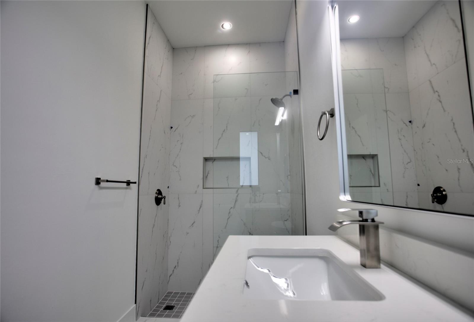 Image 15 of 58 For 9574 Salt Lake Street