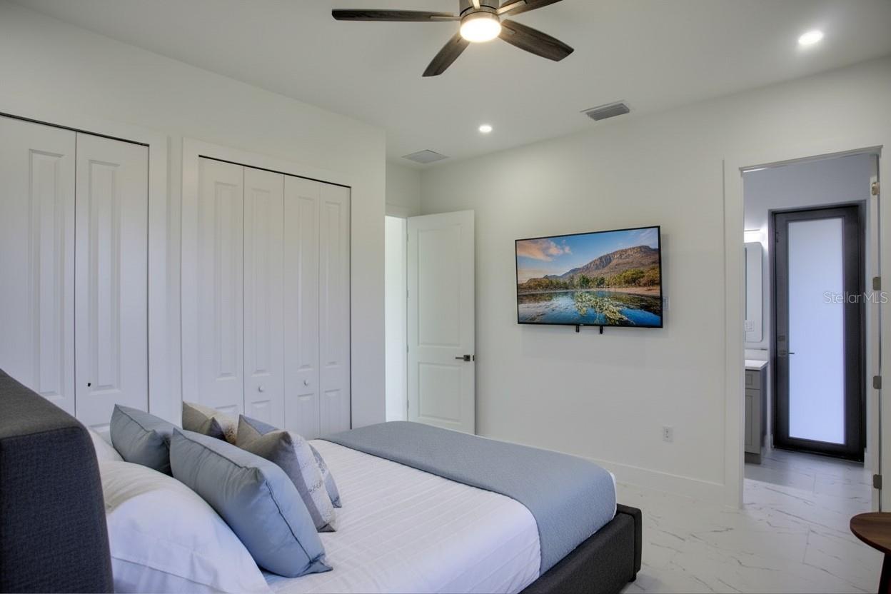 Image 18 of 58 For 9574 Salt Lake Street