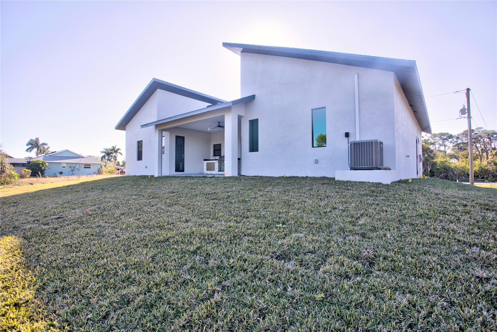 Image 8 of 58 For 9574 Salt Lake Street