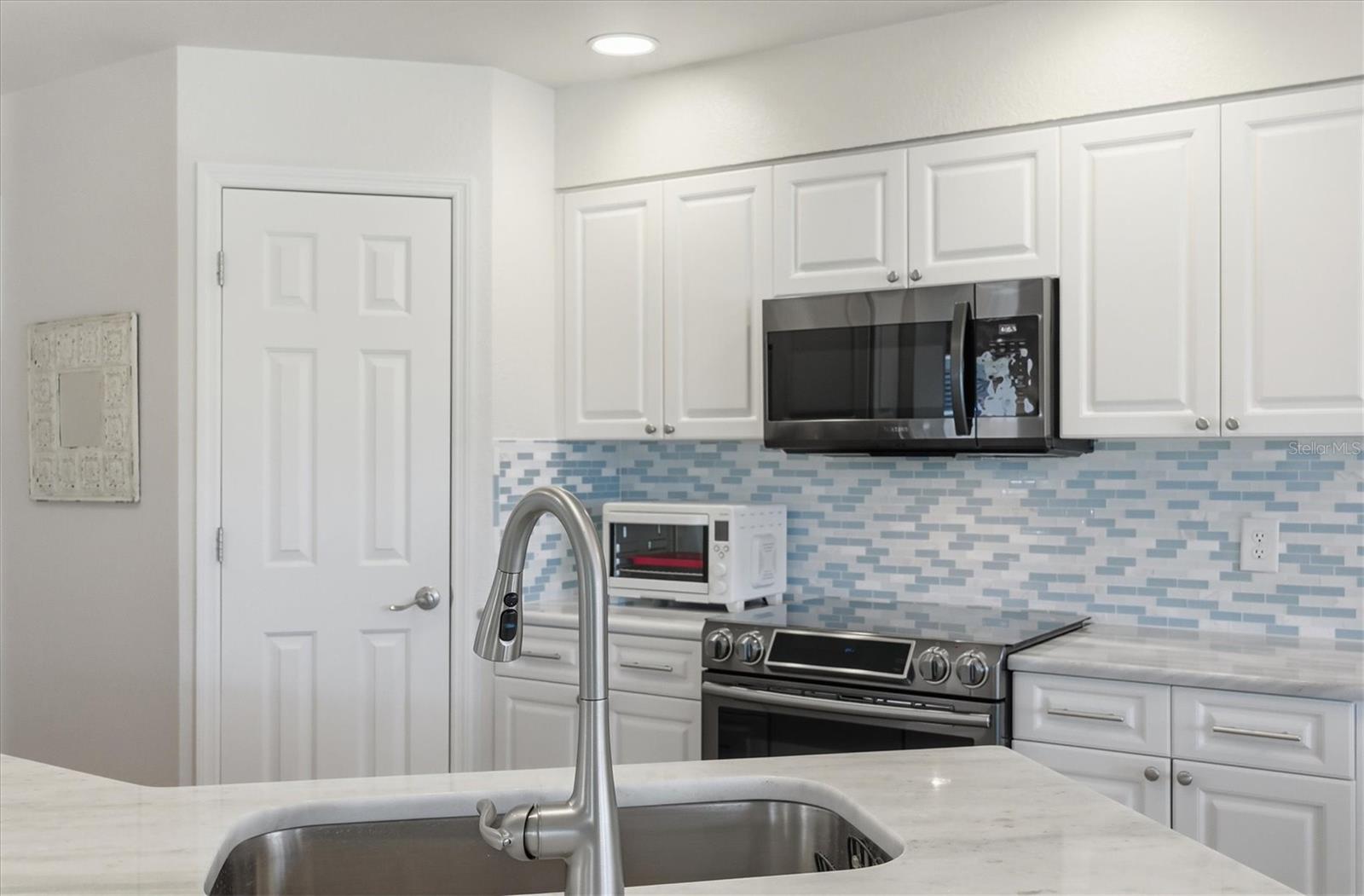 Image 12 of 75 For 14000 Willow Glen Court 208