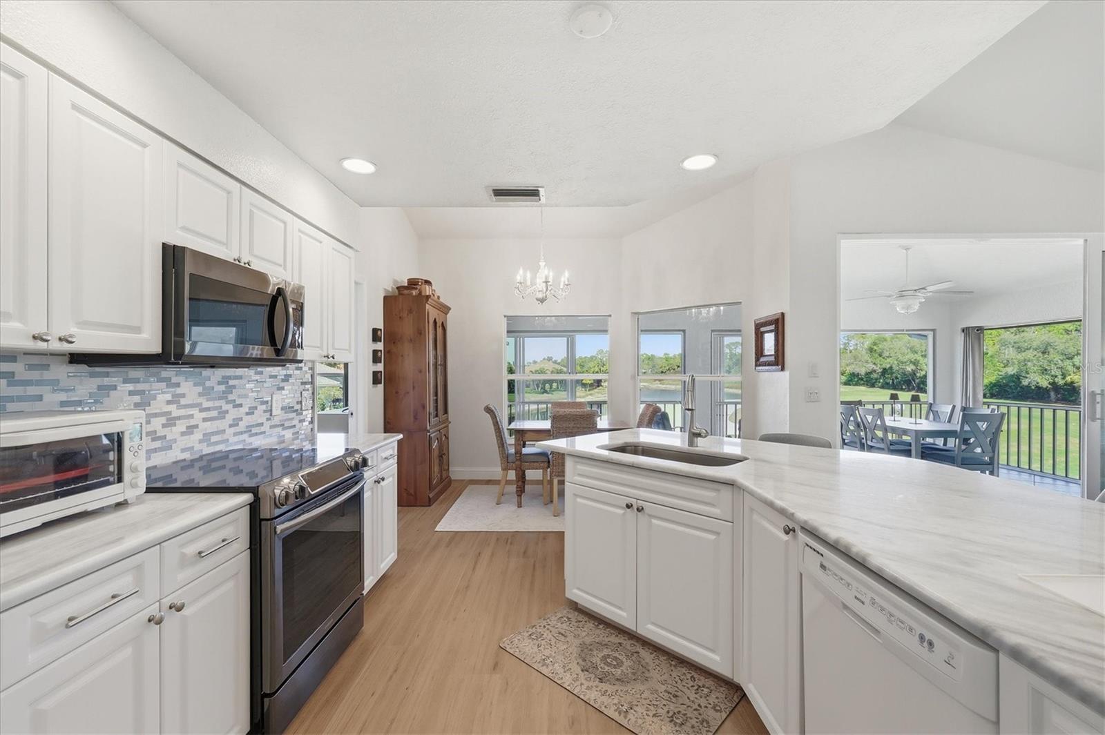 Image 14 of 75 For 14000 Willow Glen Court 208