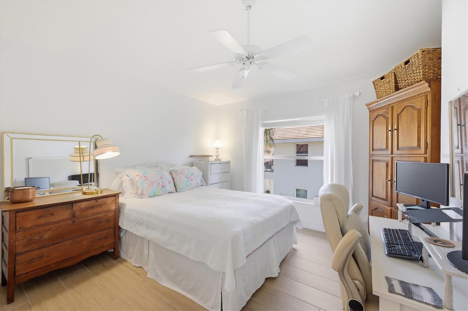 Image 23 of 75 For 14000 Willow Glen Court 208