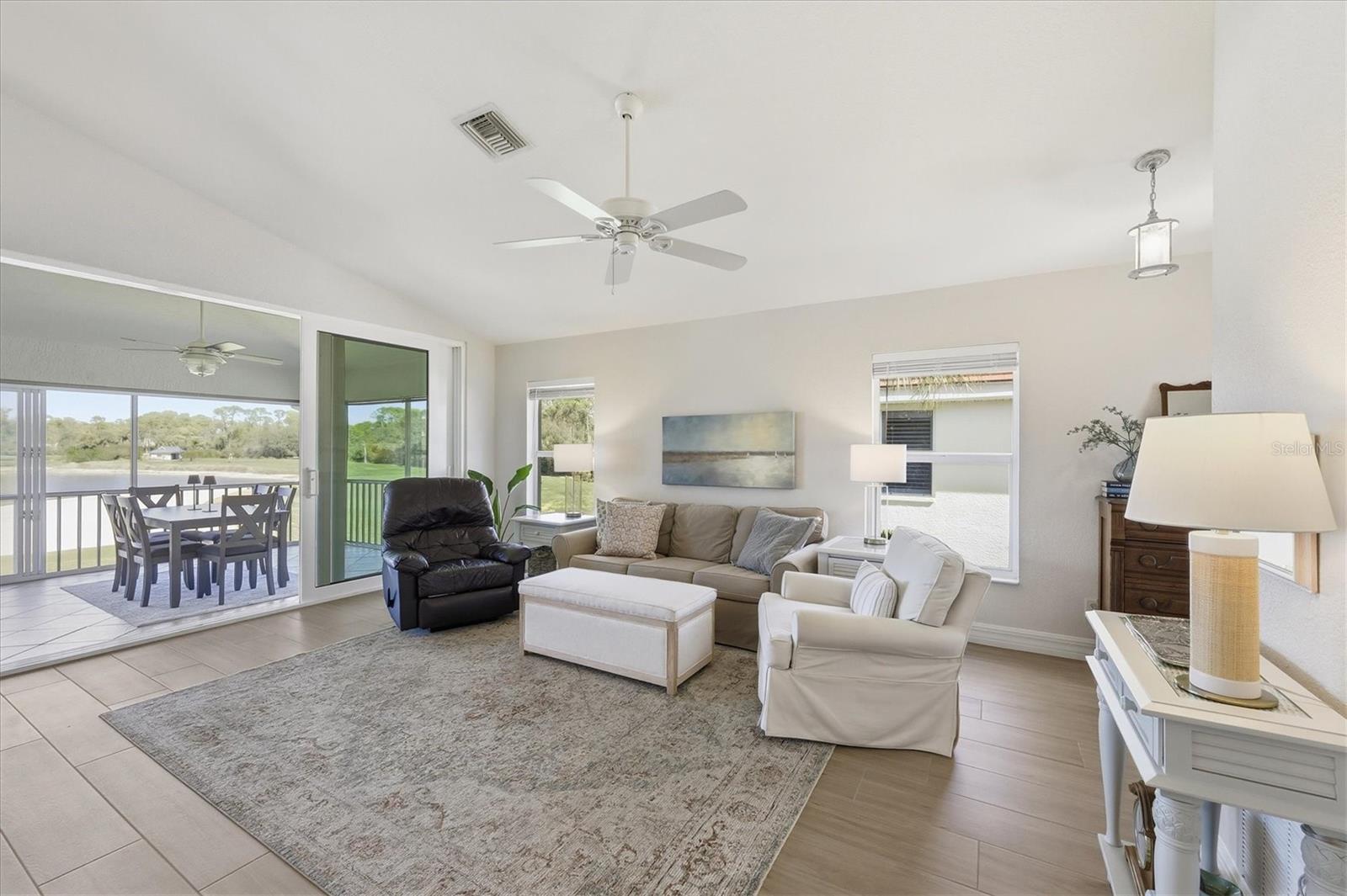 Image 7 of 75 For 14000 Willow Glen Court 208