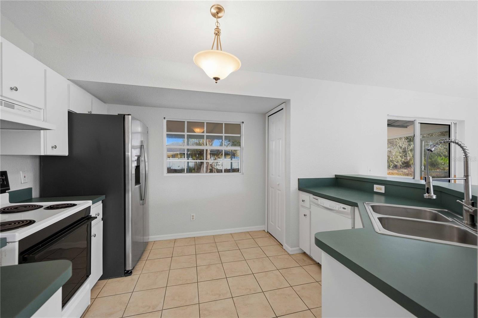 Image 11 of 38 For 5084 White Avenue