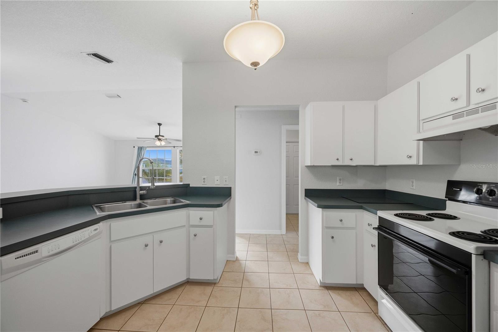 Image 14 of 38 For 5084 White Avenue