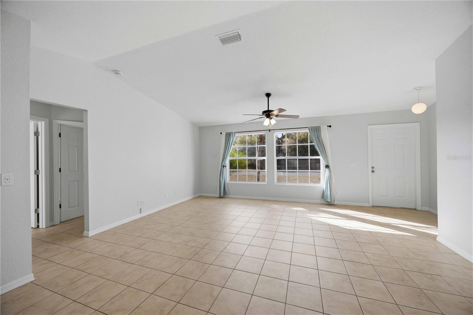 Image 22 of 38 For 5084 White Avenue